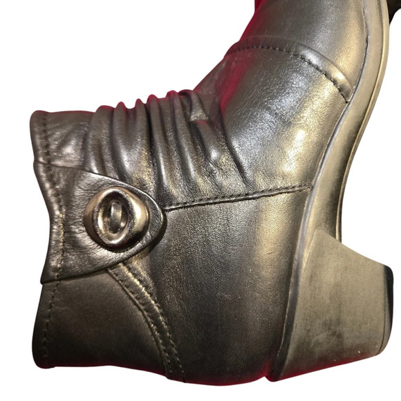 Earth Origins Mallory Black Leather Ruched Ankle Boots Leather Women size 5.5M - Picture 11 of 15